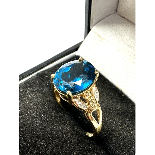 105 - 9ct gold Blue Zircon & diamond ring