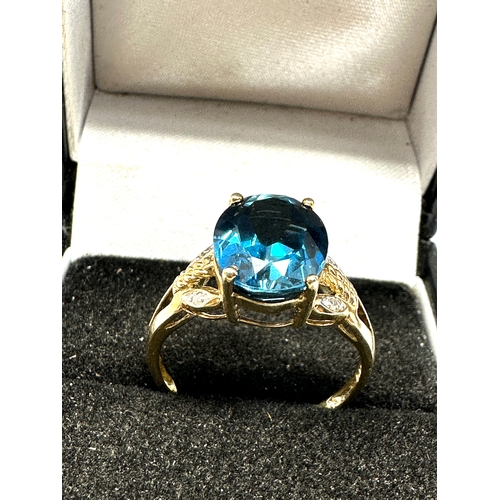 105 - 9ct gold Blue Zircon & diamond ring