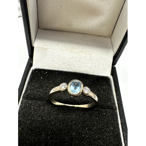 120 - Vintage 18ct gold diamond & aquamarine ring