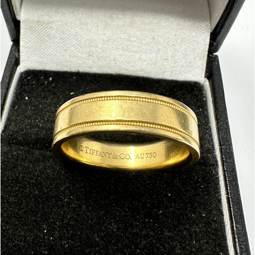 140 - 18ct gold tiffany & co wedding band weight 10g