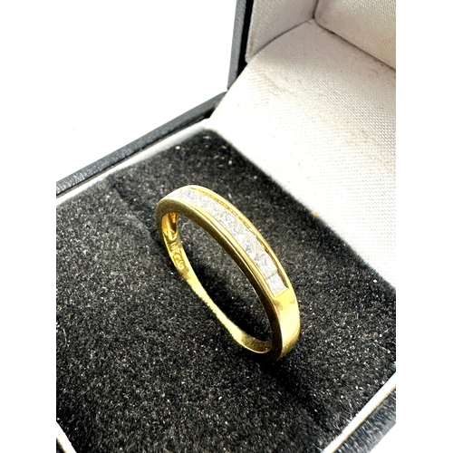 141 - 18ct gold diamond ring