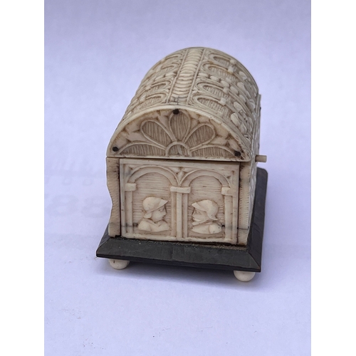 442 - Antique Miniature Grand tour bone Italian casket first half of the 19th century