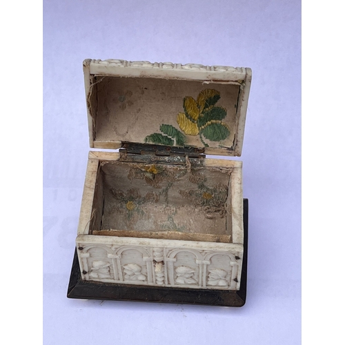 442 - Antique Miniature Grand tour bone Italian casket first half of the 19th century