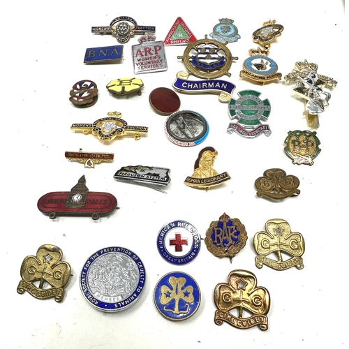 464 - Large collection of enamel badges inc girl guides etc