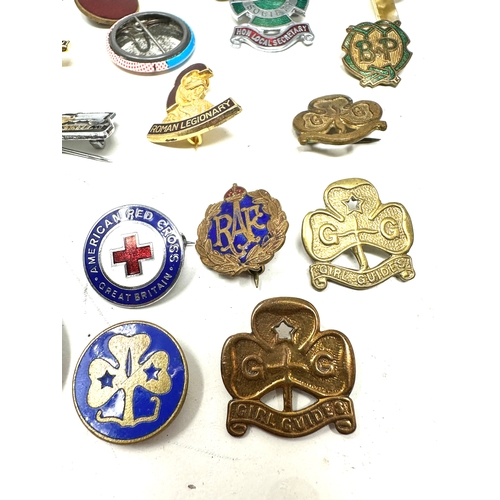 464 - Large collection of enamel badges inc girl guides etc