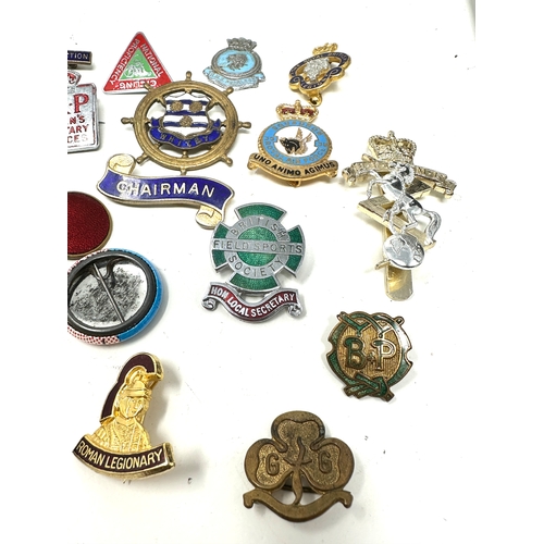 464 - Large collection of enamel badges inc girl guides etc