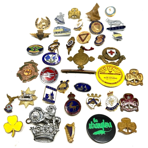 465 - Large collection of enamel badges inc girl guides etc