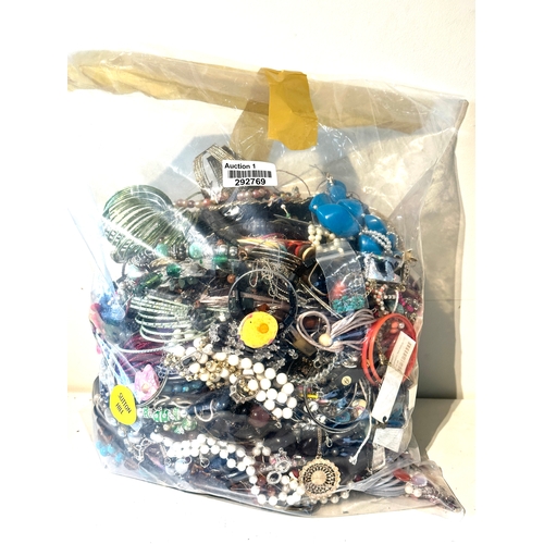 490 - 10kg UNSORTED COSTUME JEWELLERY inc. Bangles, Necklaces, Rings, Earrings.