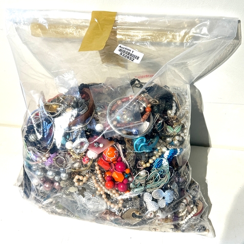 496 - 10kg UNSORTED COSTUME JEWELLERY inc. Bangles, Necklaces, Rings, Earrings.