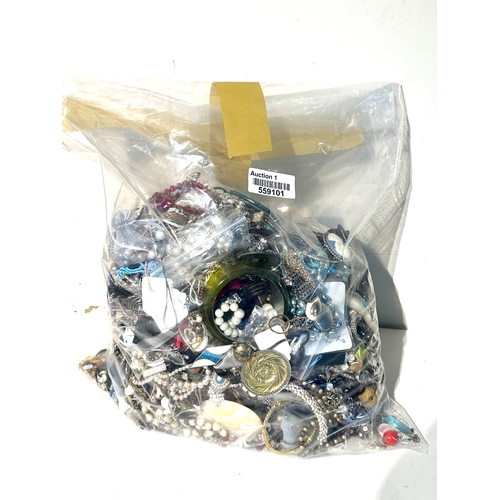 499 - 10kg UNSORTED COSTUME JEWELLERY inc. Bangles, Necklaces, Rings, Earrings.