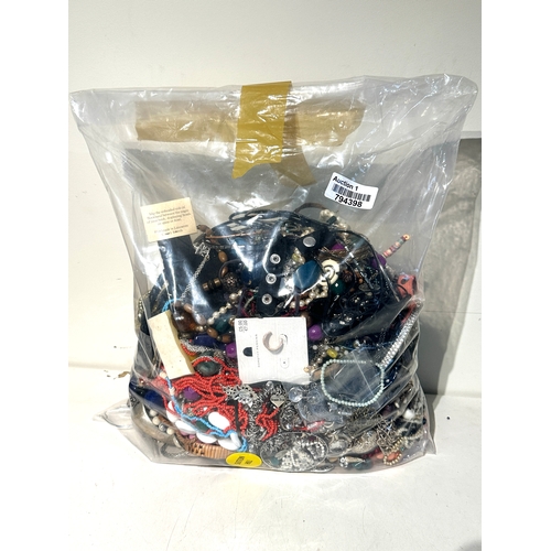 506 - 10kg UNSORTED COSTUME JEWELLERY inc. Bangles, Necklaces, Rings, Earrings.