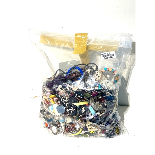 498 - 10kg UNSORTED COSTUME JEWELLERY inc. Bangles, Necklaces, Rings, Earrings.