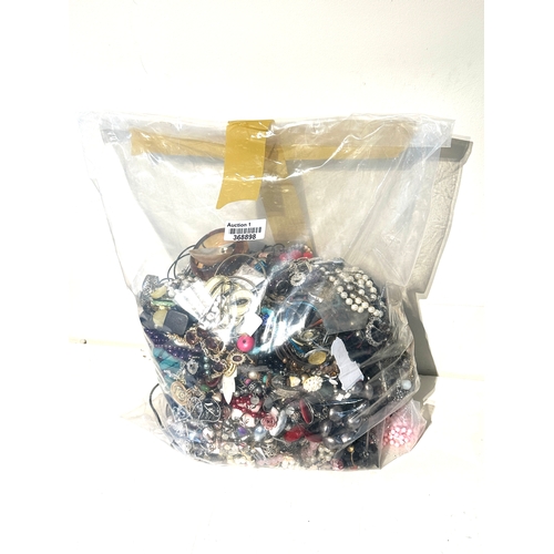 492 - 10kg UNSORTED COSTUME JEWELLERY inc. Bangles, Necklaces, Rings, Earrings.