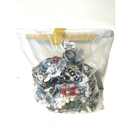 497 - 10kg UNSORTED COSTUME JEWELLERY inc. Bangles, Necklaces, Rings, Earrings.