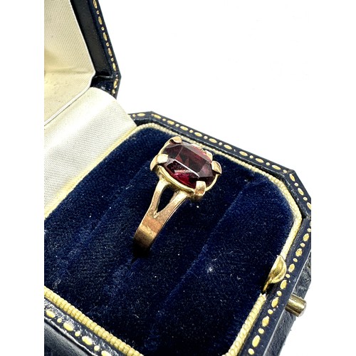 183 - Vintage 9ct gold  garnet ring (3.3g)