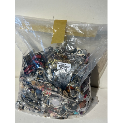 493 - 10kg UNSORTED COSTUME JEWELLERY inc. Bangles, Necklaces, Rings, Earrings.