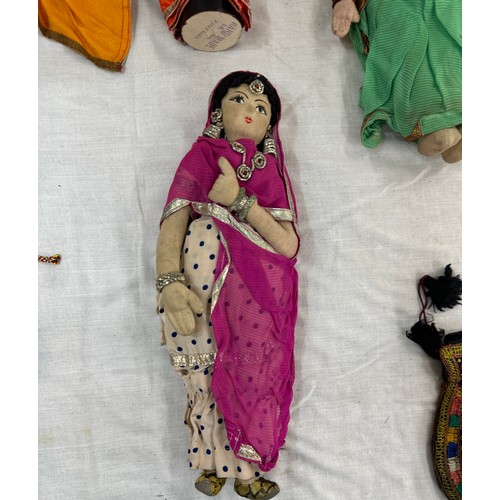 39 - Selection of 5 vintage Indian dolls in traditional costume and a draw string bag