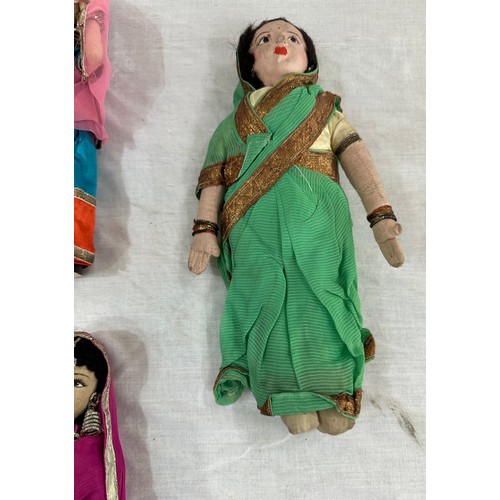 39 - Selection of 5 vintage Indian dolls in traditional costume and a draw string bag