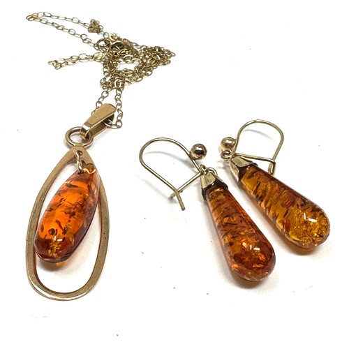 339 - 3 x 9ct gold amber pendant necklace & drop earrings set (3.9g)