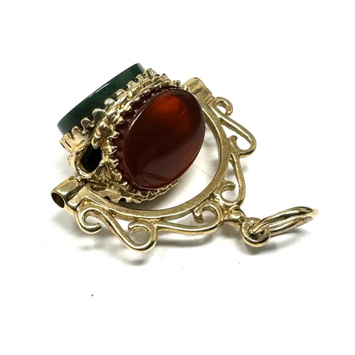 304 - 9ct gold bloodstone/onyx/carnelian spinner fob pendant (3.2g)