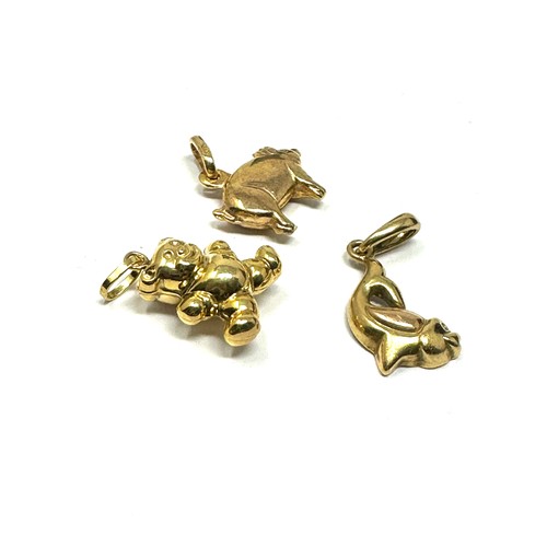 345 - 4 x 9ct gold animal pendants inc. bear, pig & fish (3.3g)