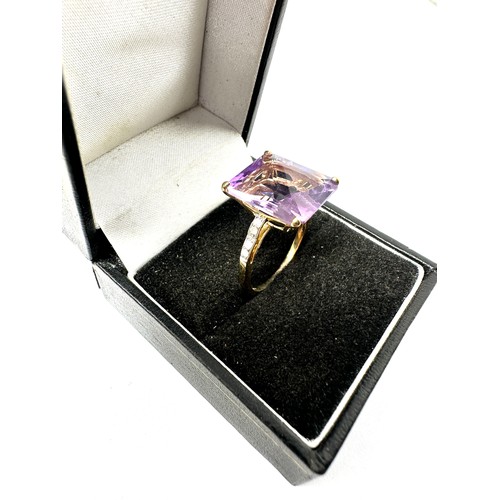 250 - 9ct  gold amethyst cocktail ring (3.2g)