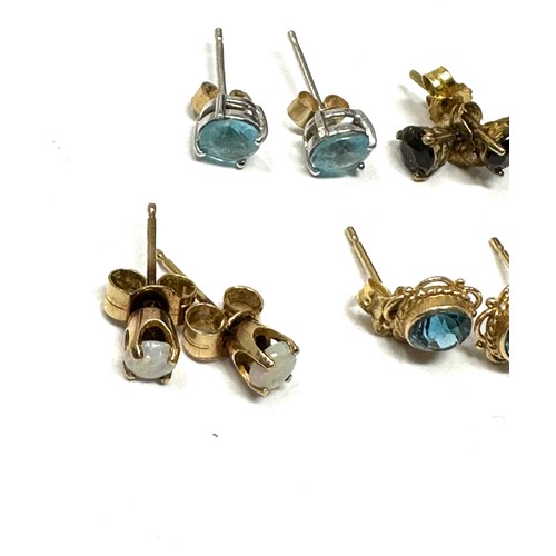 348 - 4 x 9ct yellow & white gold topaz & opal stud earrings (2.3g)