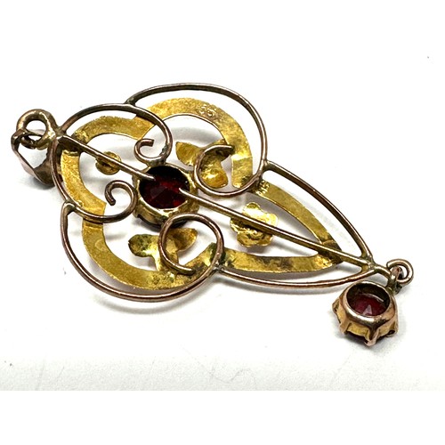 326 - 9ct gold antique red paste openwork pendant (1.6g)