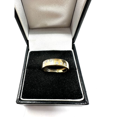 359 - 18ct gold  diamond ring (4g)