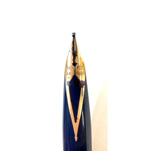 497 - Vintage of around 1950’s Sheaffer Gold & Blue 14ct gold nib Fountain Pen. Made in Australia. 
Surfac... 