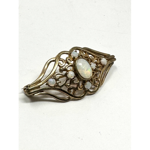 154 - 9ct gold opal brooch weight 4g