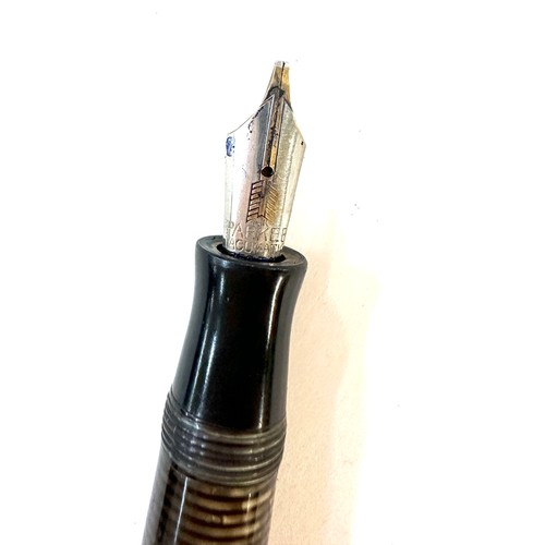 492 - Parker vacumatic fountain pen in silver pearl. Reg no 784404 marked to the top of the clip. clip app... 