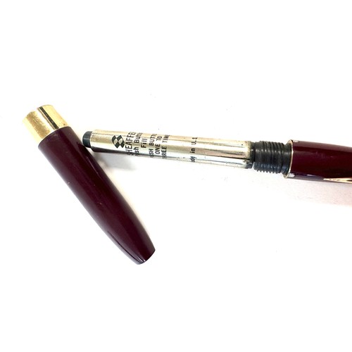 493 - Sheaffer triumph burgundy fountain pen with 14k nib. Made in USA. Clip is in over all good working o... 