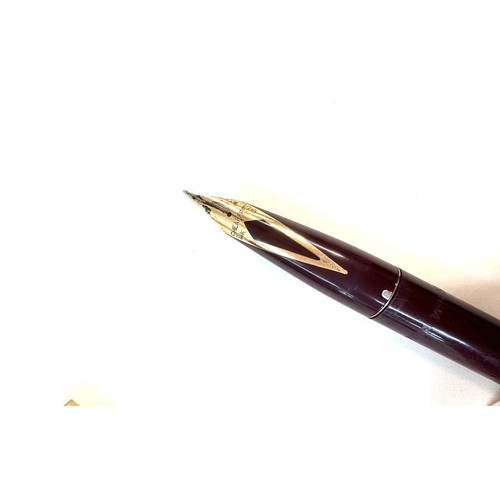 493 - Sheaffer triumph burgundy fountain pen with 14k nib. Made in USA. Clip is in over all good working o... 