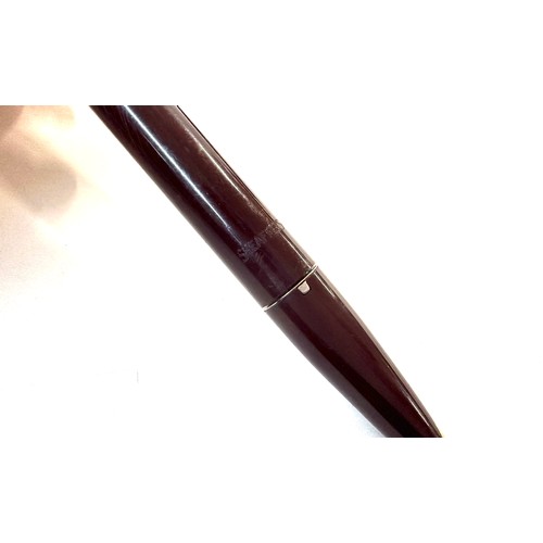 493 - Sheaffer triumph burgundy fountain pen with 14k nib. Made in USA. Clip is in over all good working o... 