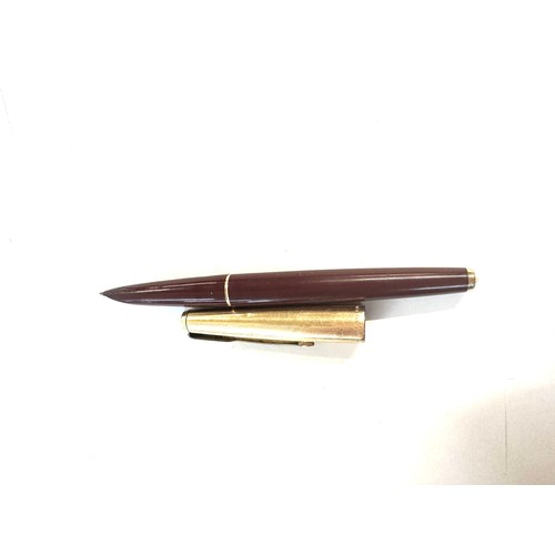 496 - Selection of 3 Parker fountain pens, includes parker 51. 
Burgandy and silver coloured cap is missin... 