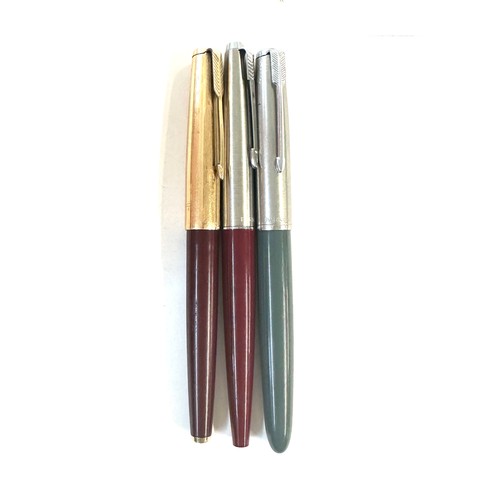 496 - Selection of 3 Parker fountain pens, includes parker 51. 
Burgandy and silver coloured cap is missin... 