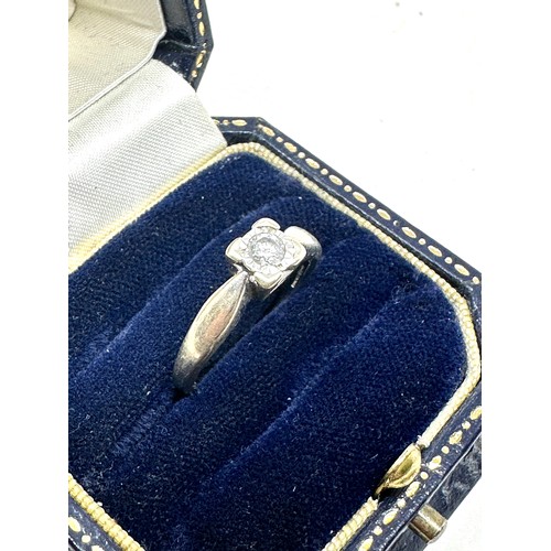 123 - 9ct gold diamond  stone ring (2.8g) 0.15ct