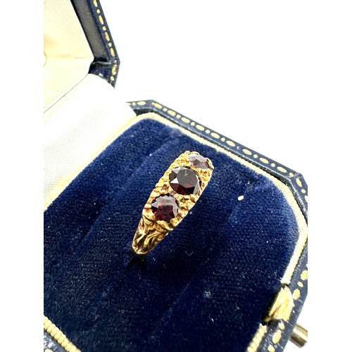 388 - 18ct gold garnet ring (3.5g)