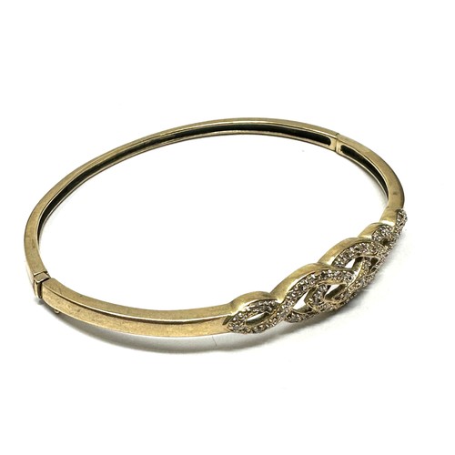 141 - 9ct gold diamond bangle (9.1g)