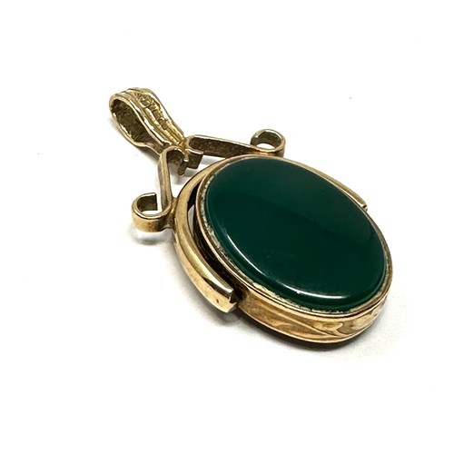 377 - 9ct gold carnelian & chalcedony spinner fob (5.4g)