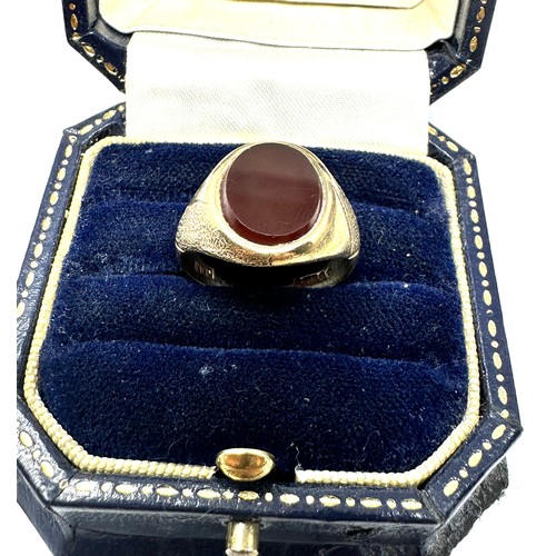 115 - 9ct gold  carnelian signet ring (4g)