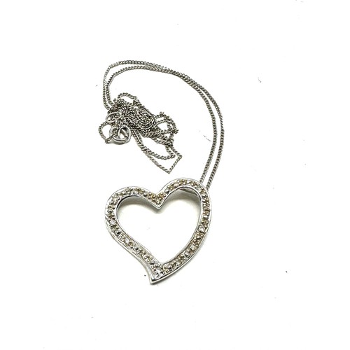 179 - 9ct white gold diamond heart pendant necklace (2.1g)