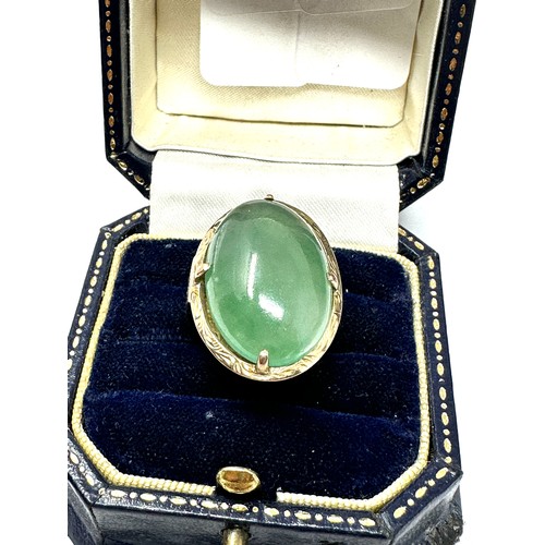 108 - 9ct gold jade ring (8g)