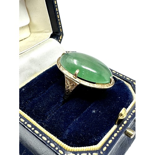 108 - 9ct gold jade ring (8g)