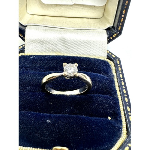 106 - 18ct gold diamond (2.8g)