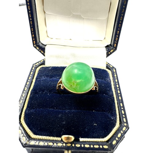 392 - 14ct gold  jade cabochon set cocktail ring (4.4g)