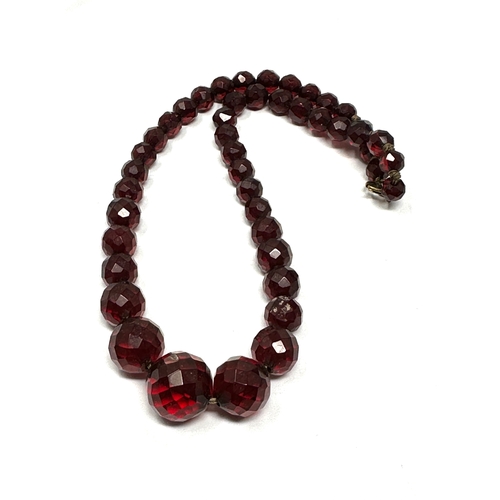 447 - A Faceted Prystal Bakelite Bead Necklace (23g)