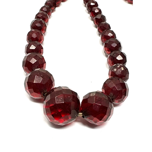 447 - A Faceted Prystal Bakelite Bead Necklace (23g)