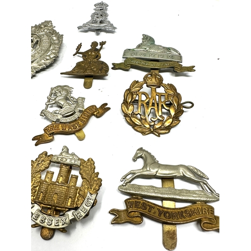 36 - 10 military cap badges inc lincolnshire -essex reg  etc